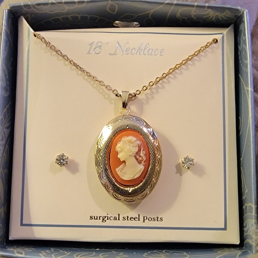 New In Box Vintage Classic Cameo Locket Necklace with Stud Earrings - Gold Tone